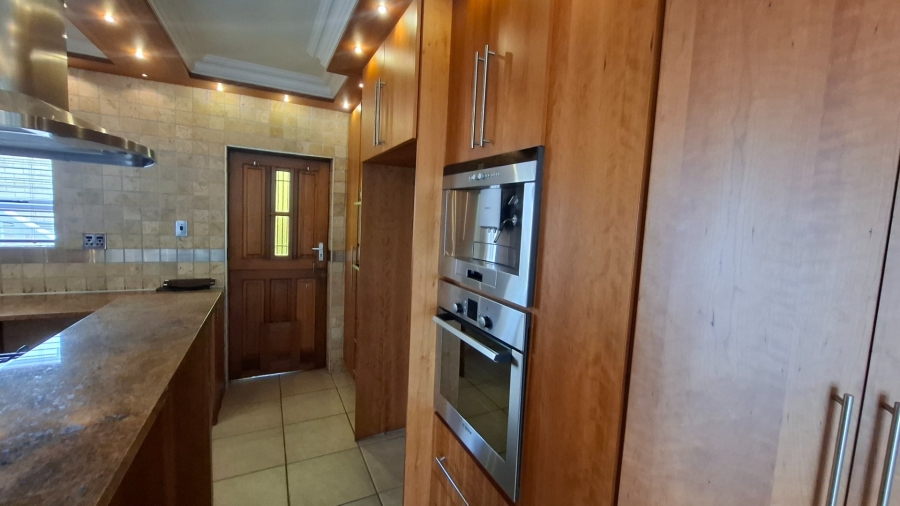 4 Bedroom Property for Sale in Menkenkop Western Cape